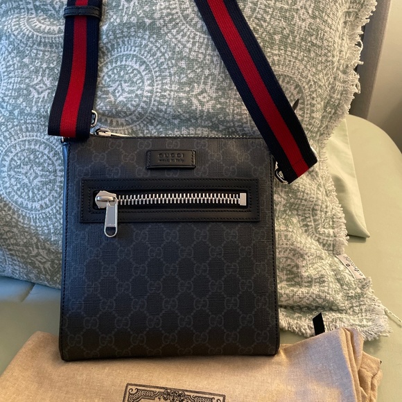 Gucci GG Small Black Messenger Bag - Picture 1 of 10